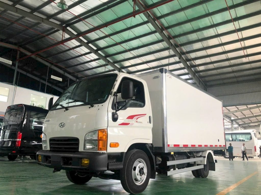 hyundai n250 thùng kín composite