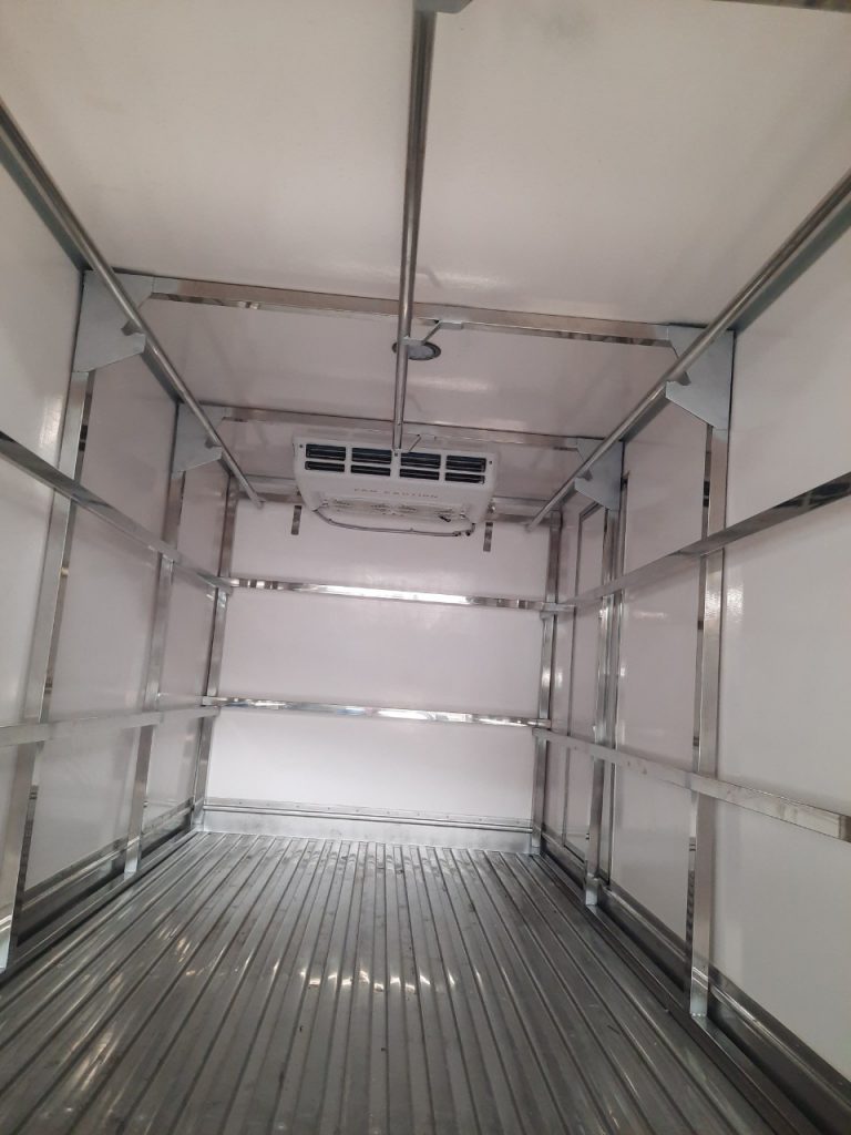 Thùng Đông Lạnh chở thịt heo