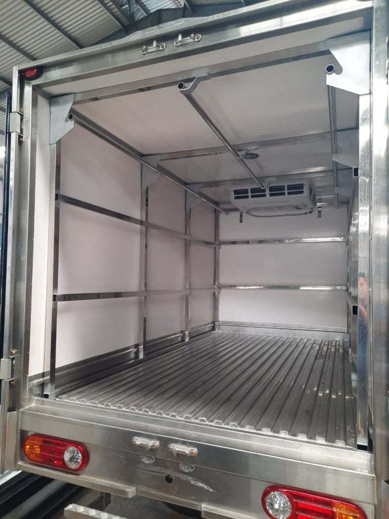 Thùng Đông Lạnh chở thịt heo