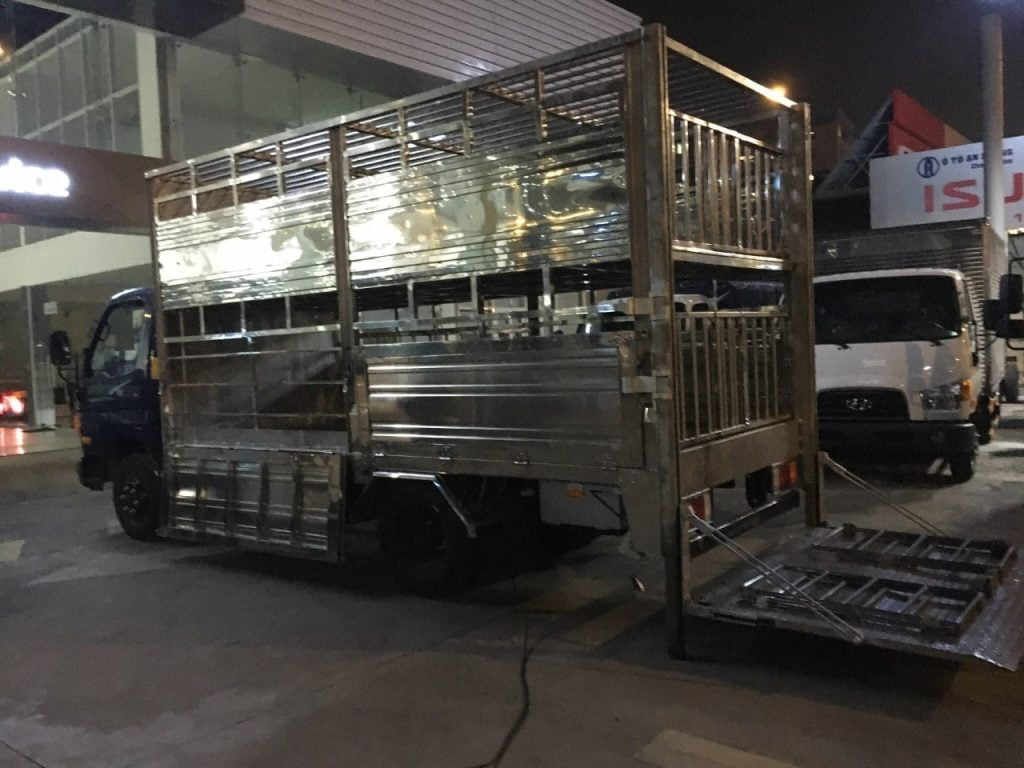 hyundai 3,5 tấn chở gia súc