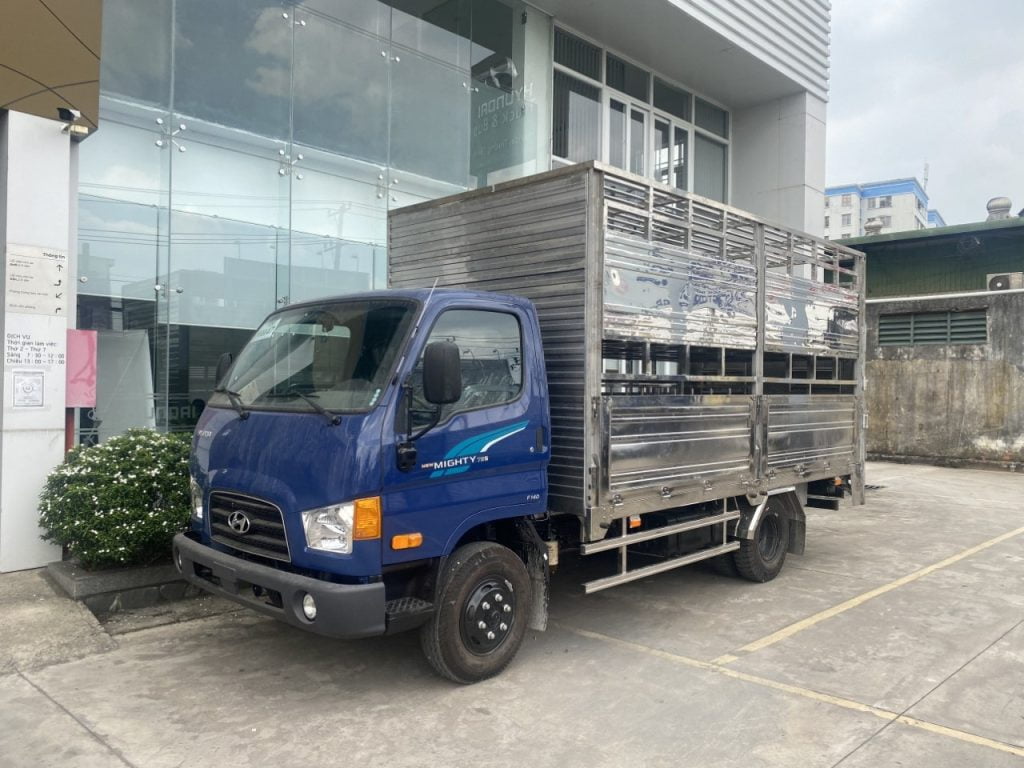 hyundai 3,5 tấn chở gia súc