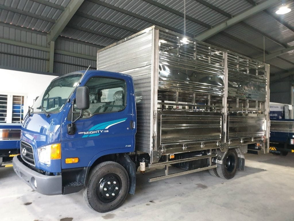 hyundai 3,5 tấn chở gia súc