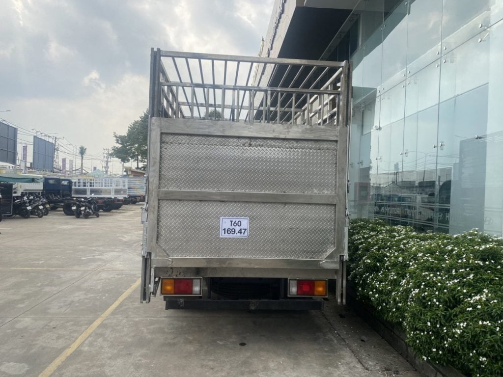 hyundai 3,5 tấn chở gia súc