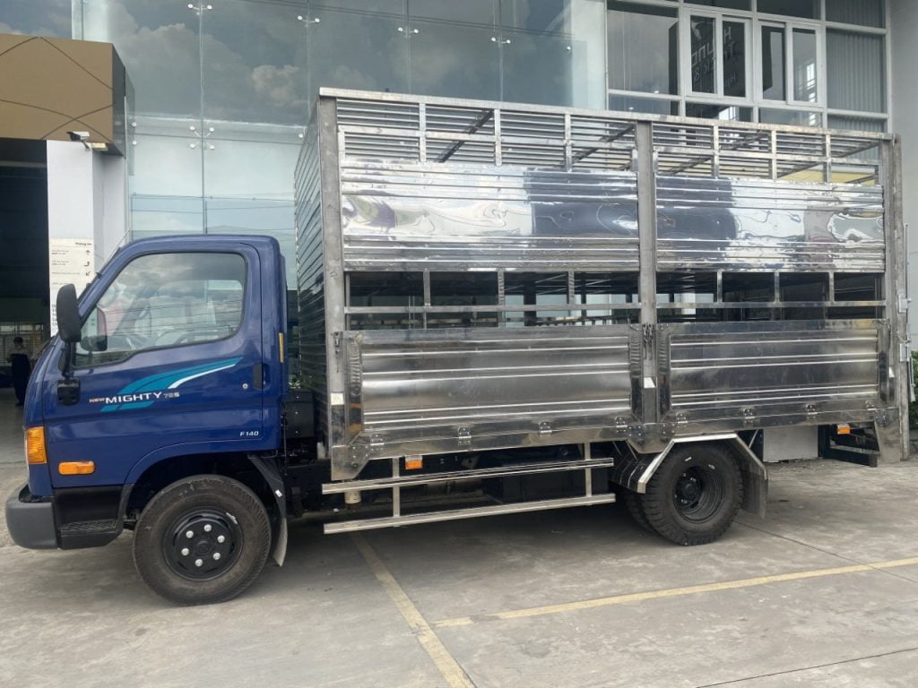 hyundai 3,5 tấn chở gia súc