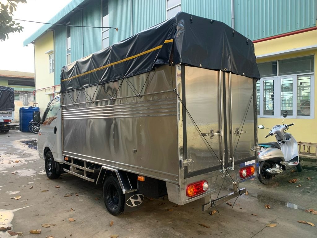 Hyundai H150 Thùng Mui Bạt Vách Suốt