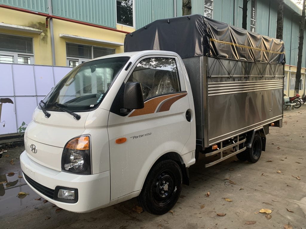 Hyundai H150 Thùng Mui Bạt Vách Suốt