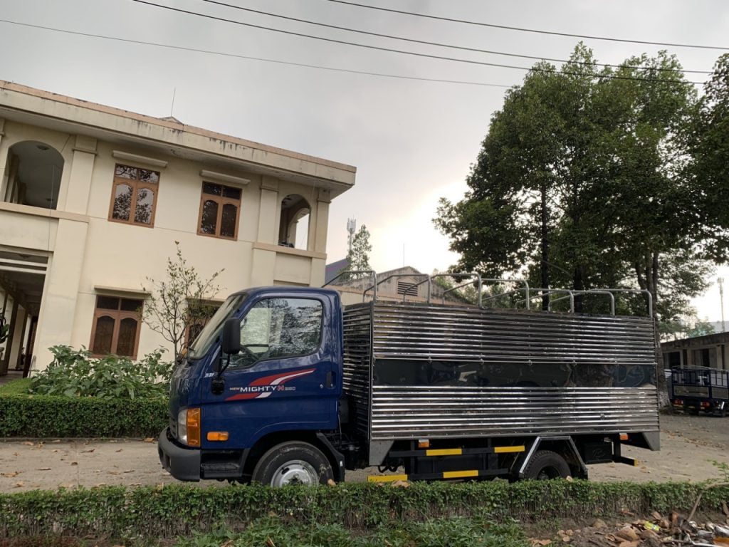Hyundai N250 Thùng Bạt Vách Suốt