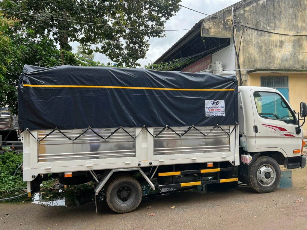 Hyundai N250 Thùng Mui Bạt