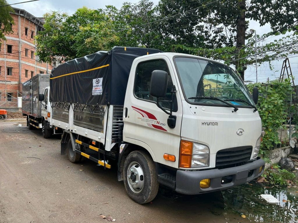 Hyundai N250 Thùng Mui Bạt