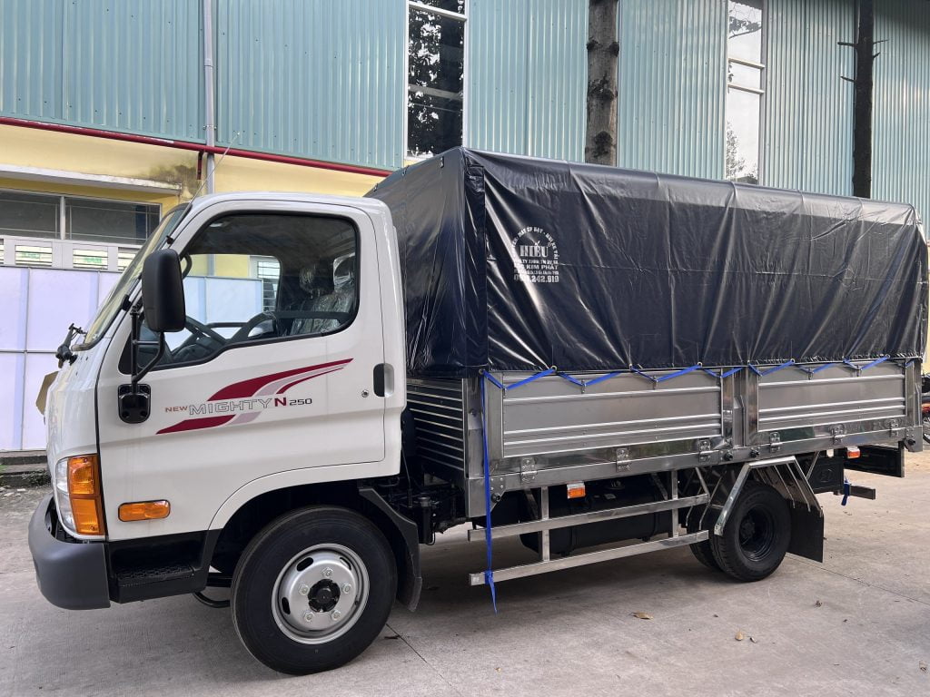 Hyundai N250 Thùng Mui Bạt