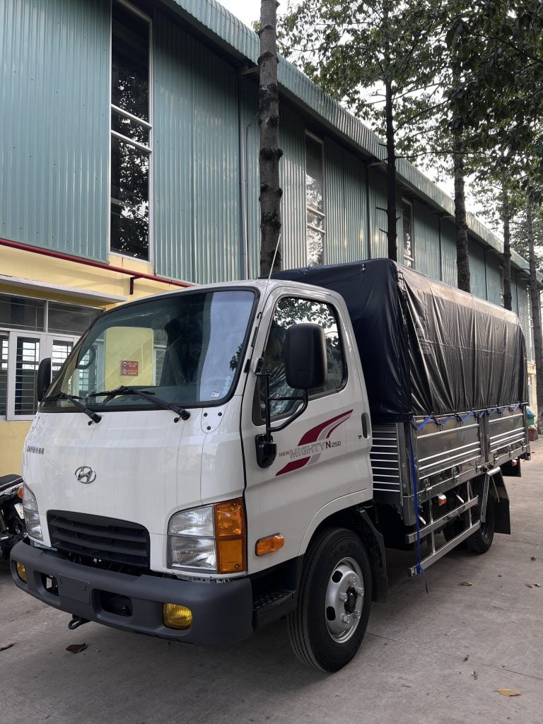 Hyundai N250 Thùng Mui Bạt