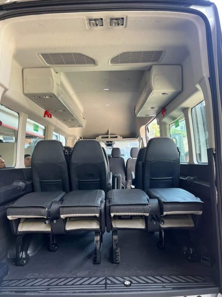 So Sánh Hyundai Solati Và Ford Transit