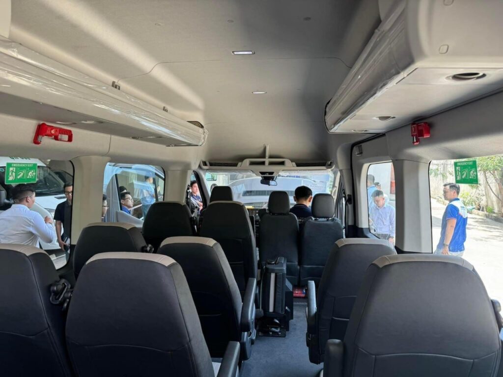 So Sánh Hyundai Solati Và Ford Transit