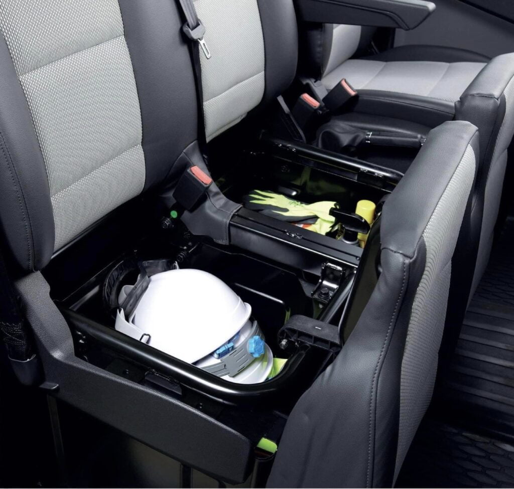 So Sánh Hyundai Solati Và Ford Transit