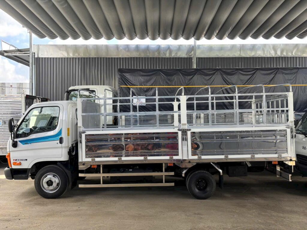 HYUNDAI N250SL EURO 5 THÙNG BẠT