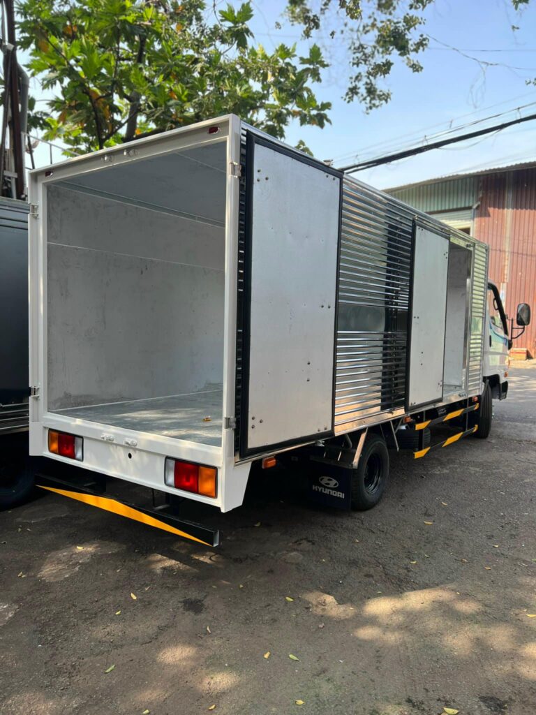 HYUNDAI N250SL EURO 5 THÙNG KÍN