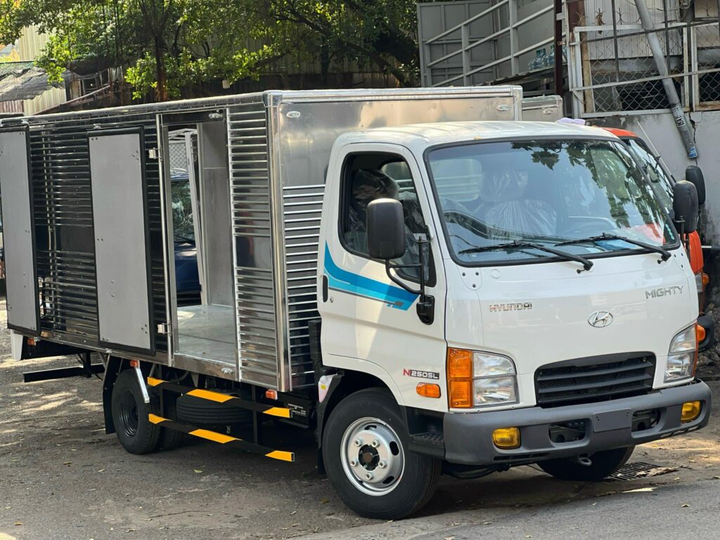 HYUNDAI N250SL EURO 5 THÙNG KÍN