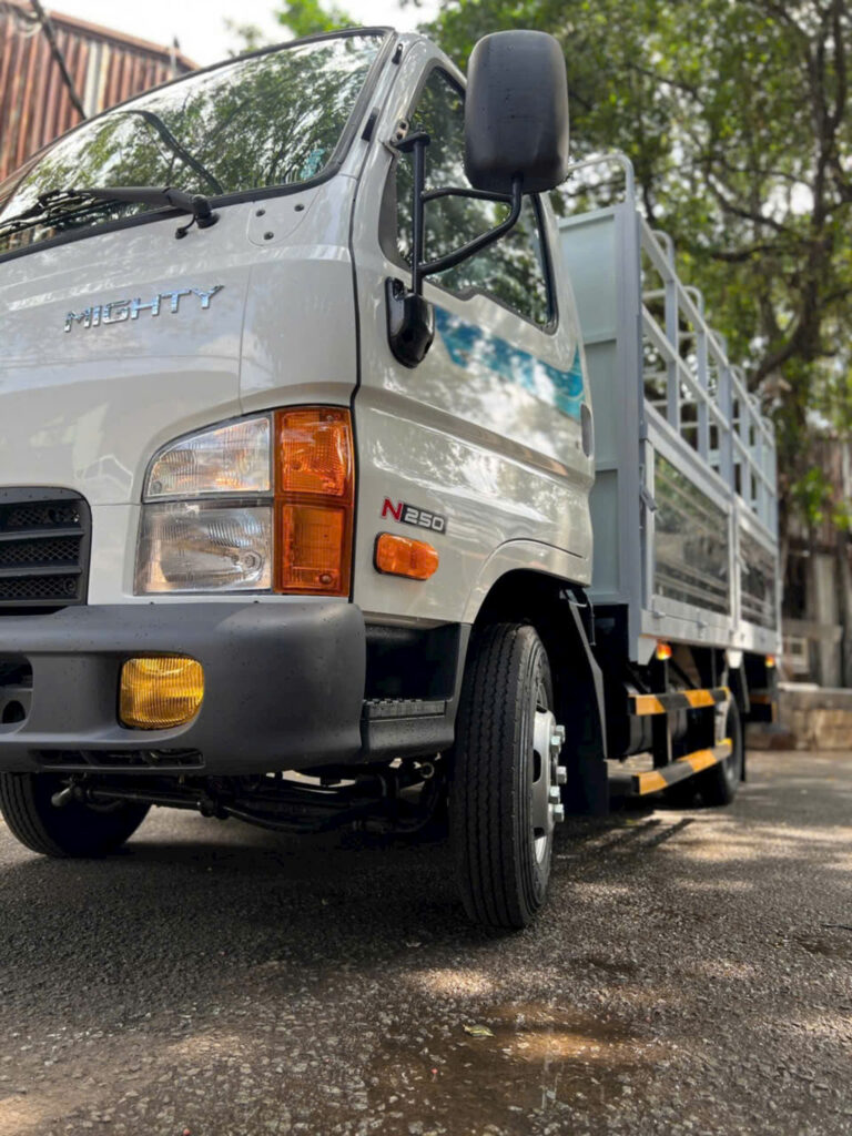 Hyundai n250 EURO5 Thùng Bạt