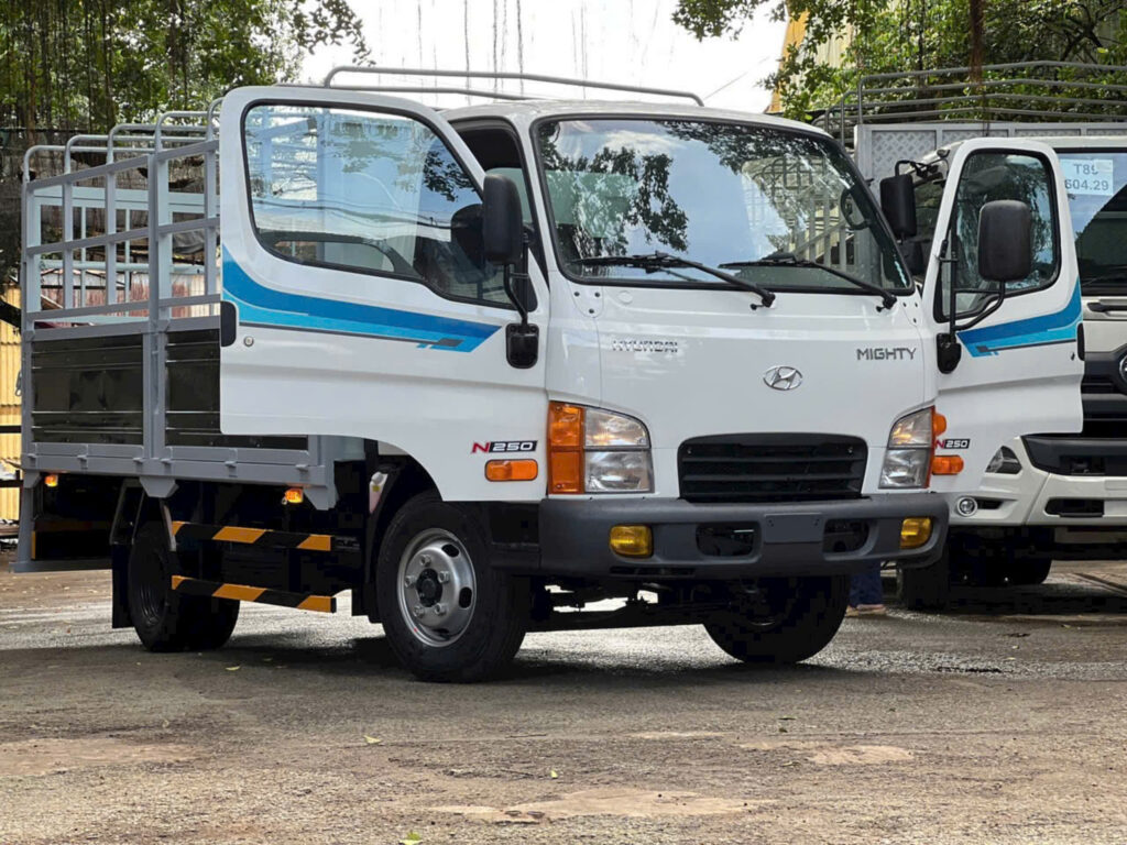 Hyundai n250 EURO5 Thùng Bạt