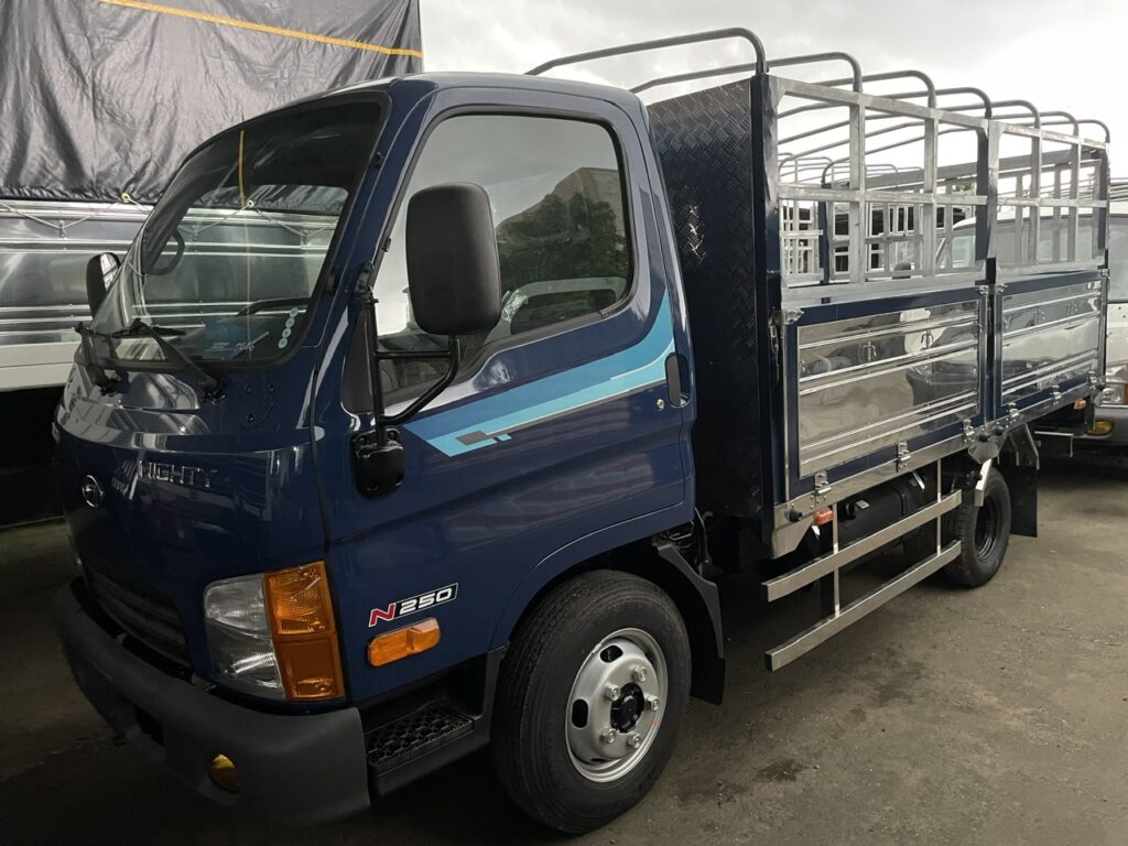 Hyundai n250 EURO5 Thùng Bạt