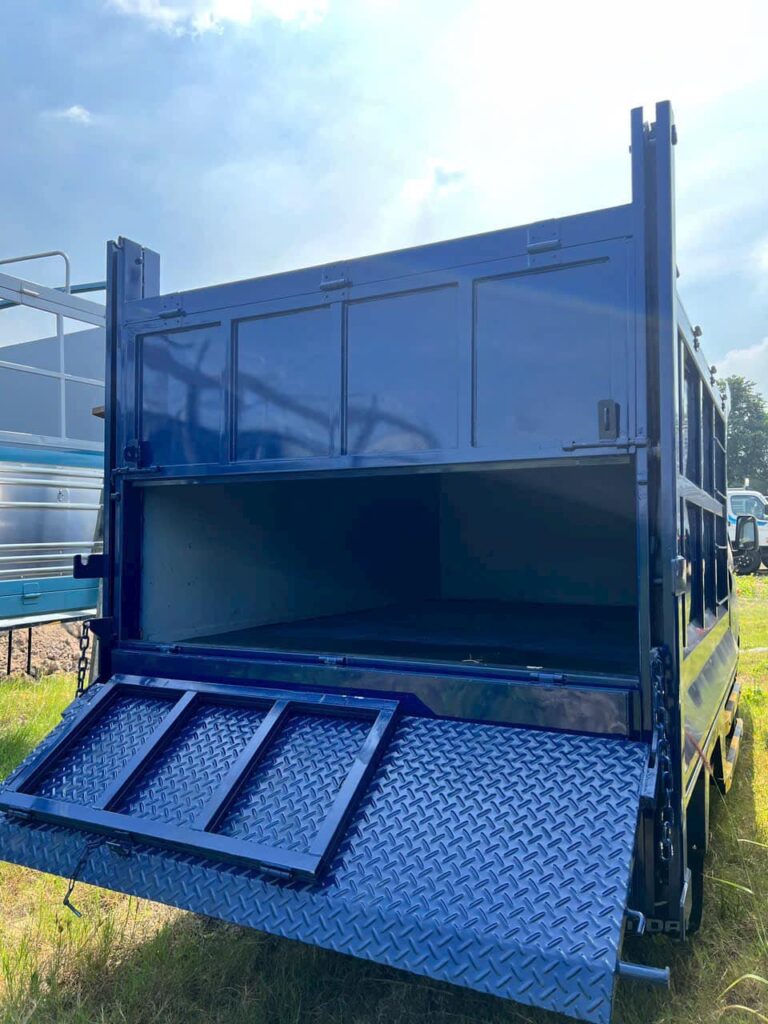 Hyundai H150 chở rác