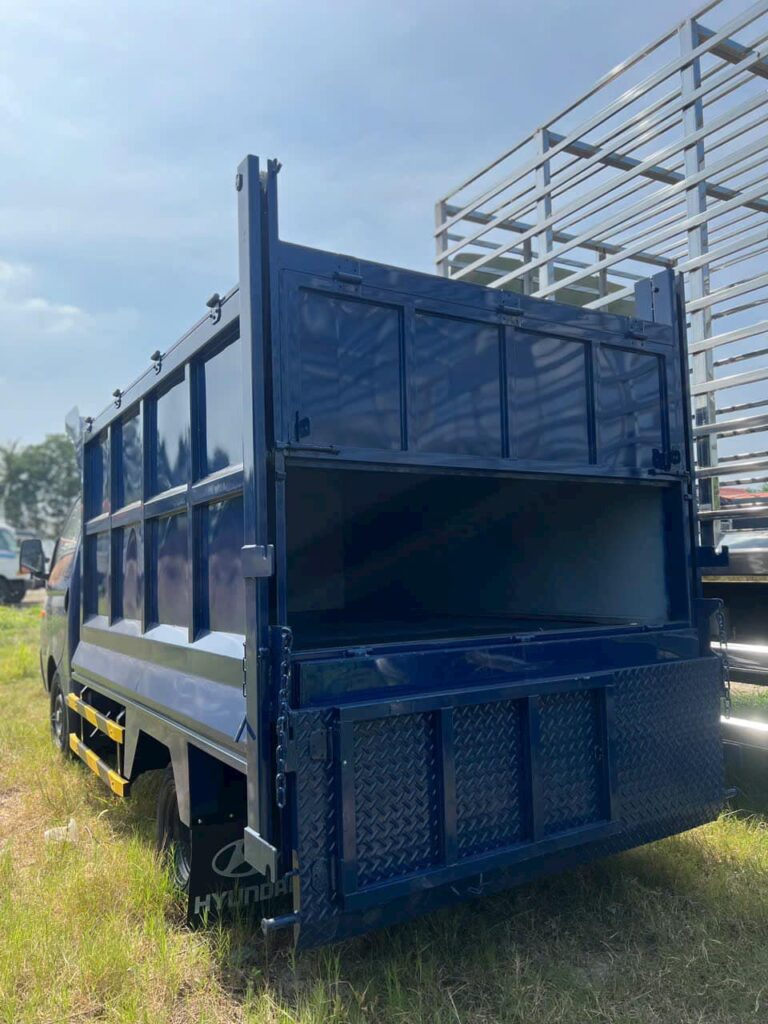 Hyundai H150 chở rác