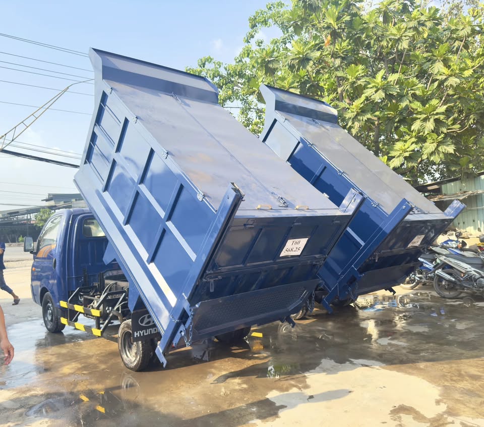 Hyundai H150 chở rác