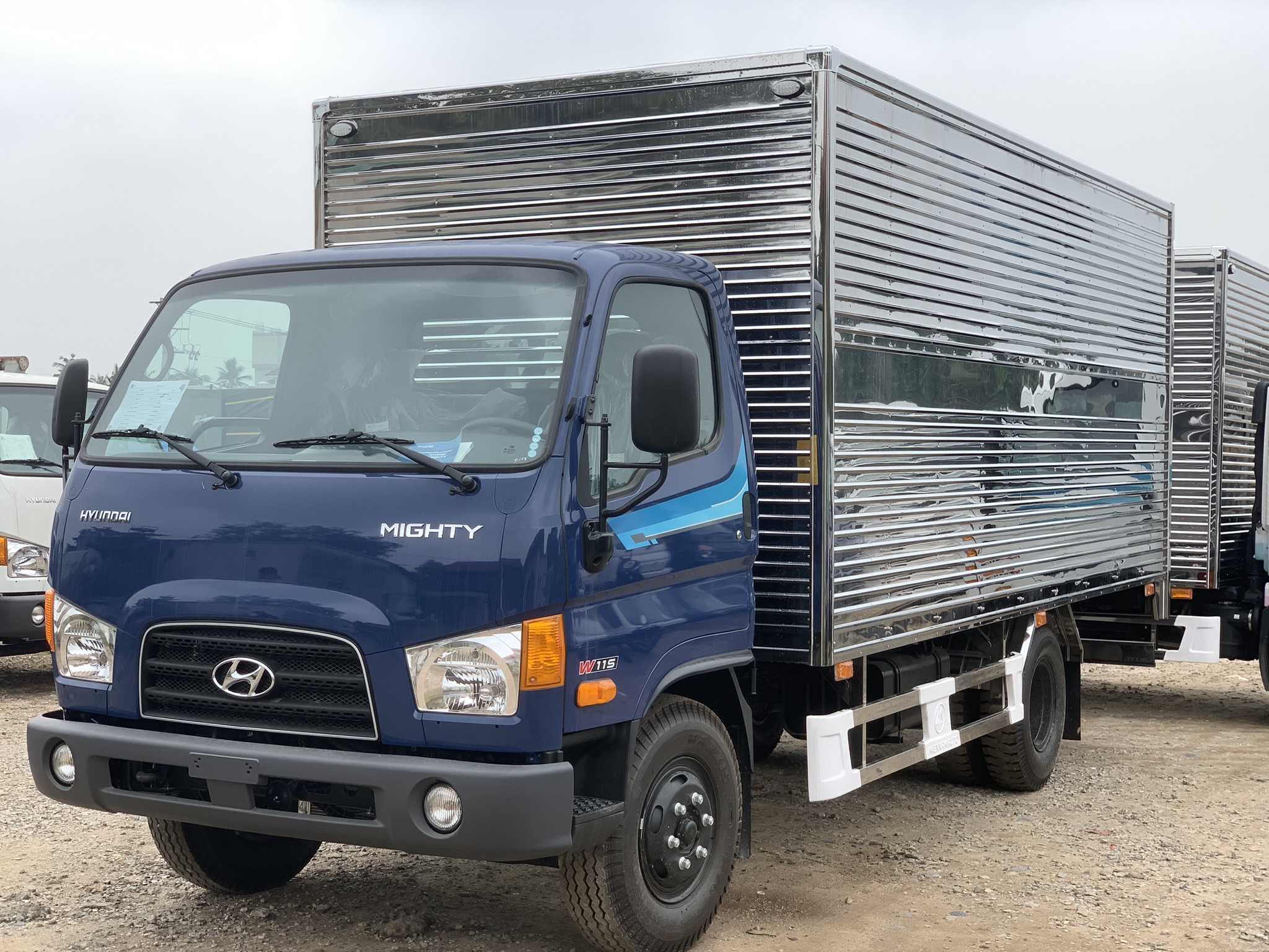 Hyundai w11s thùng kín